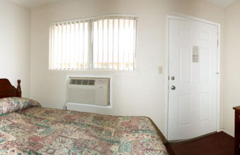 Sunset Inn And Suites West Sacramento Room photo
